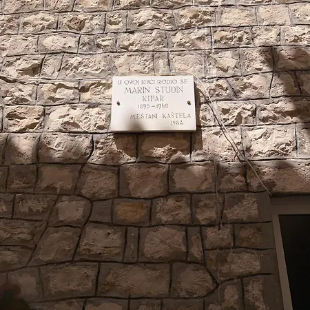 Amber In The Centar * Kastela
